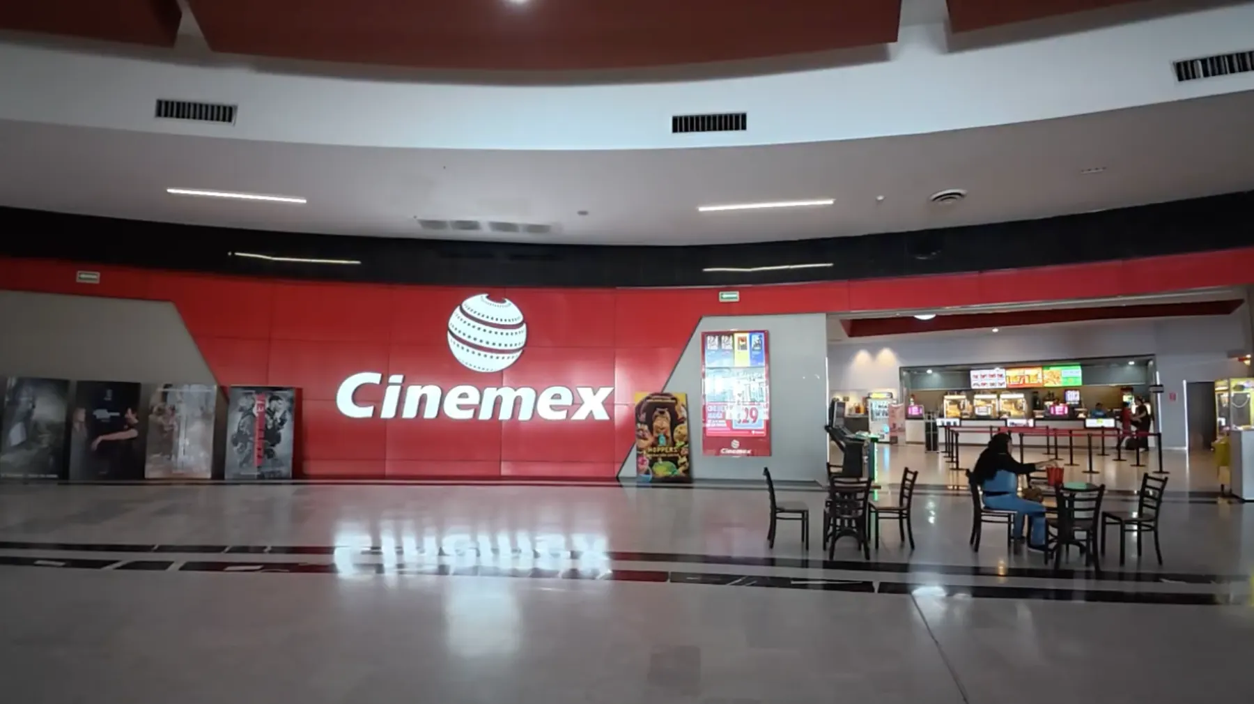 Salas de cine Cinemex dentro de SunMall